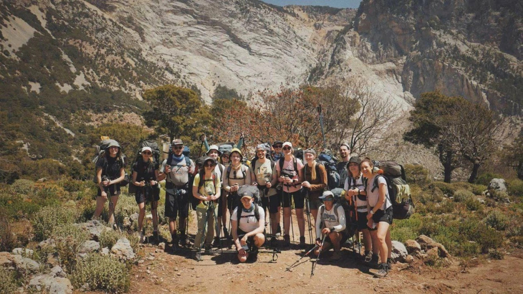 Тропа, где много колючек Тропа, где много колючек