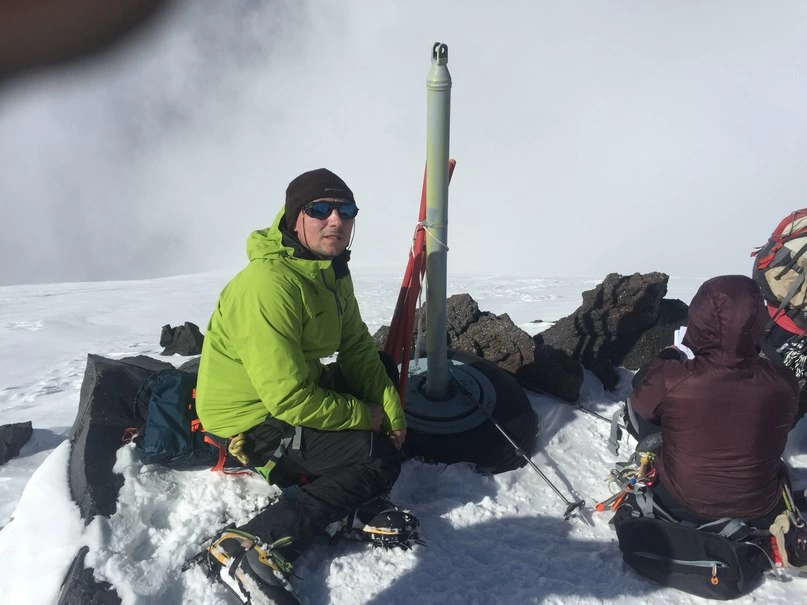 У Поворотного камня