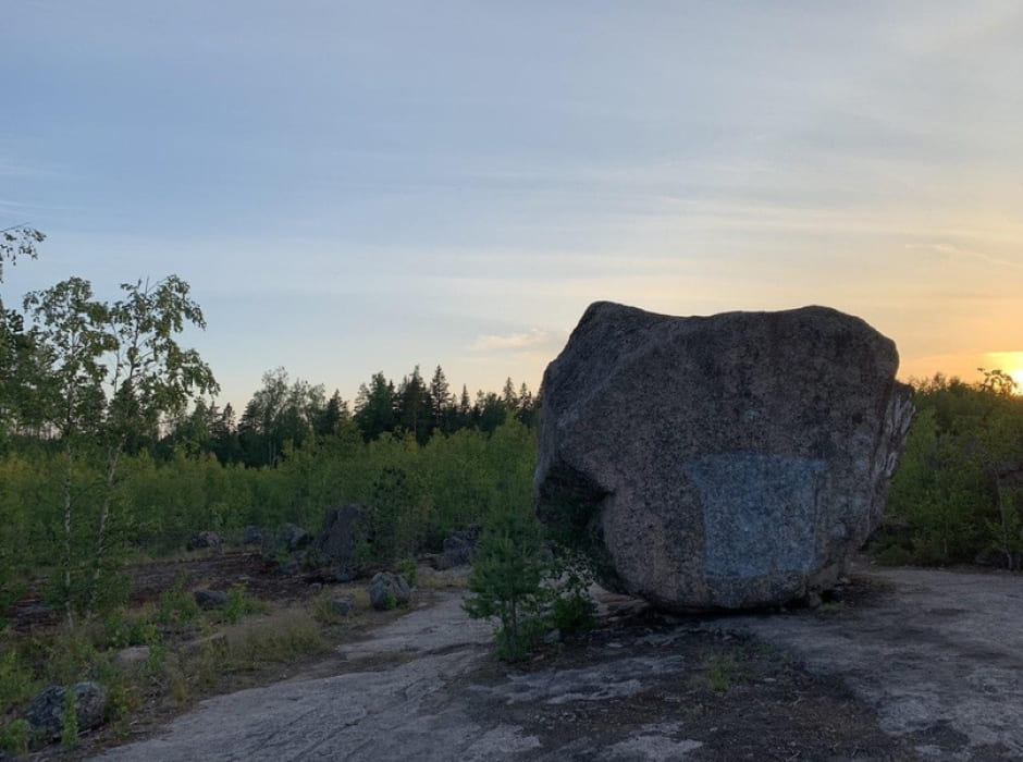 Камень Трон