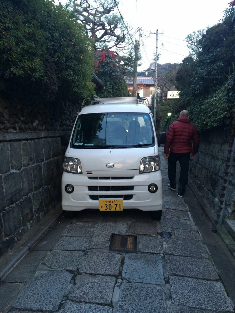 Очень узкие улочки