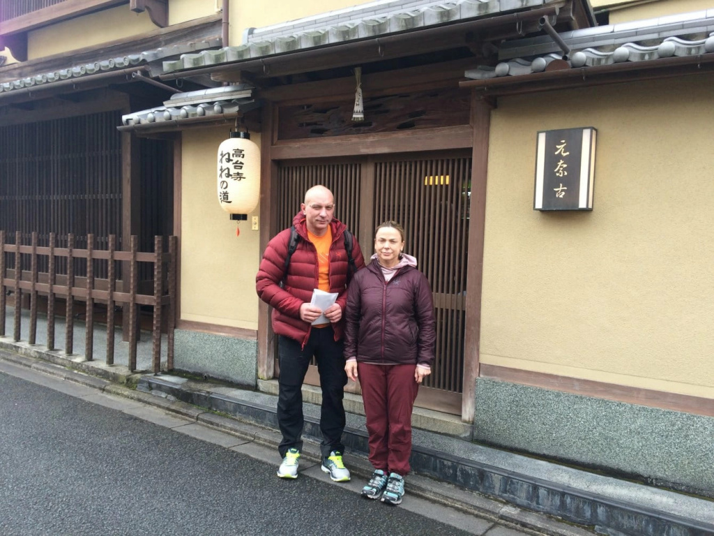 У входа в Рекан в Киото