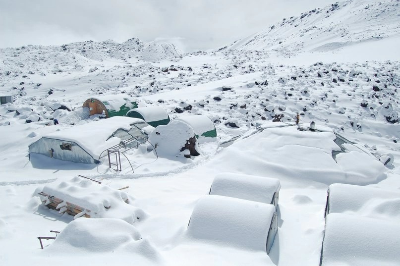 Вид на приют Олейникова