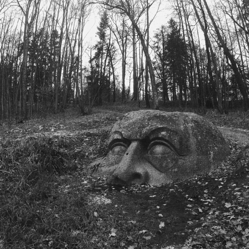 Каменная голова