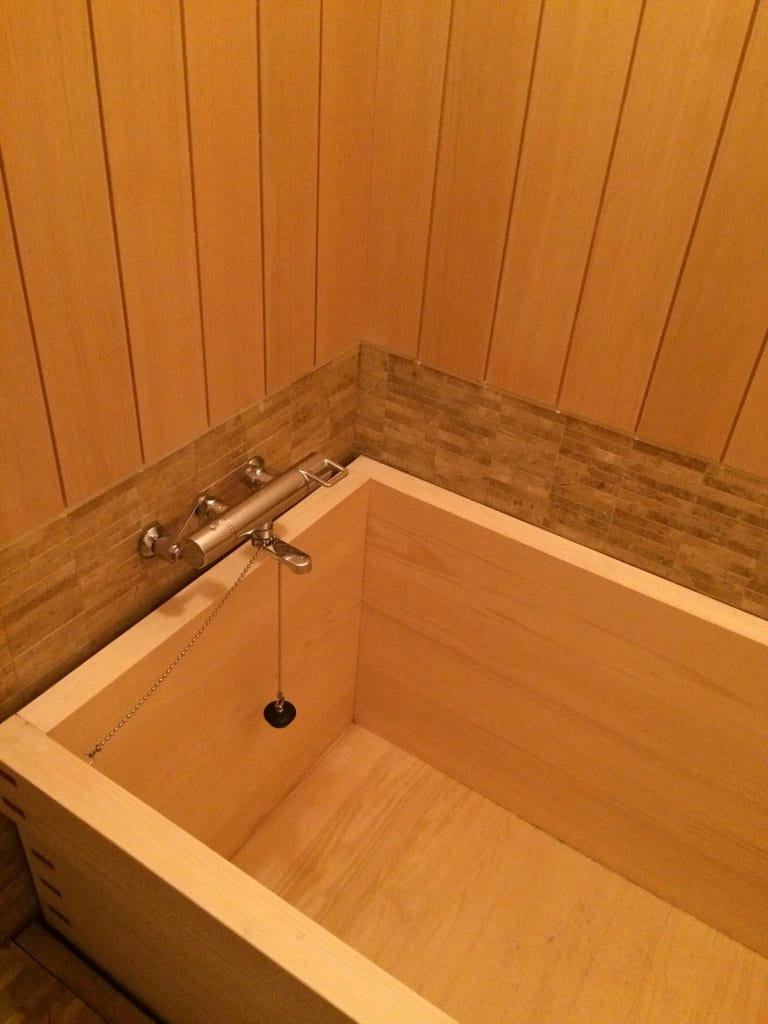 Ванна из дерева