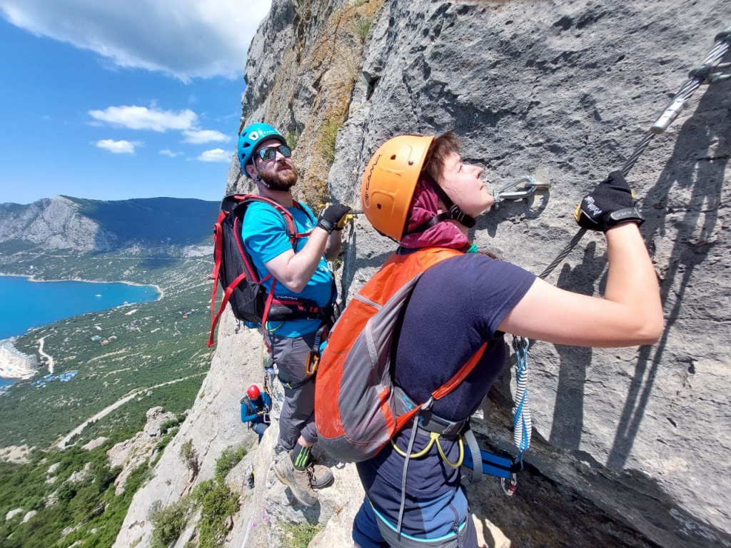 Перчатки Axion