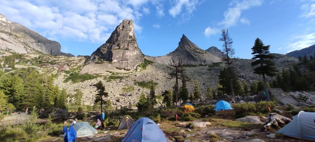 Лагерь у озера Художников