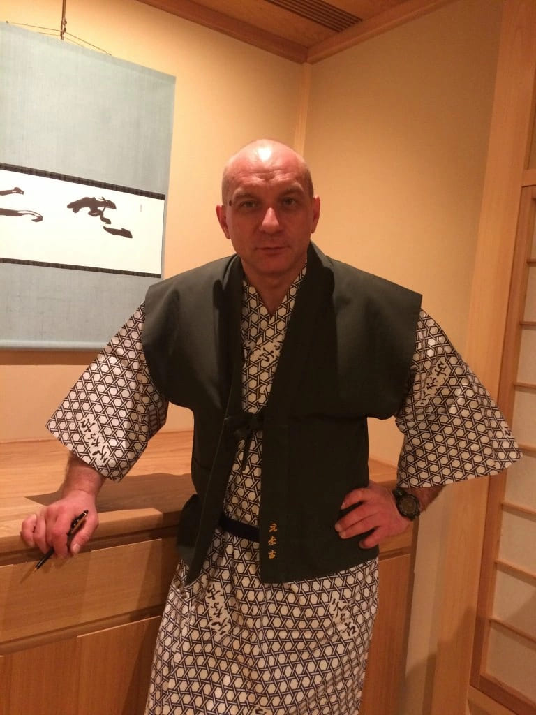 Саша в юката и кхаори