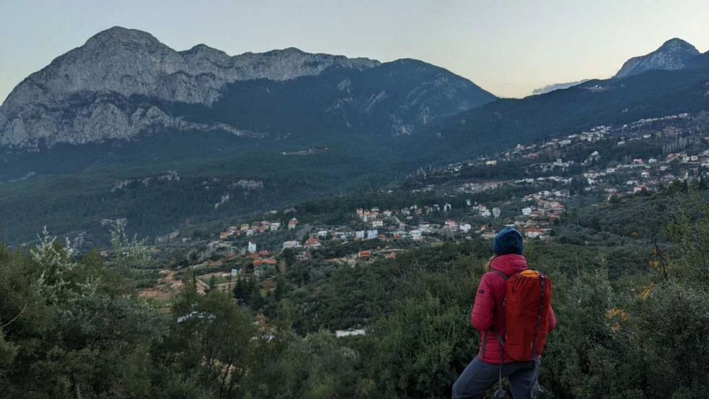 Вид на деревню Гейкбаири и Гору Sivri