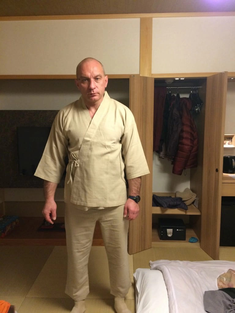 Саша в домашней японской одежде