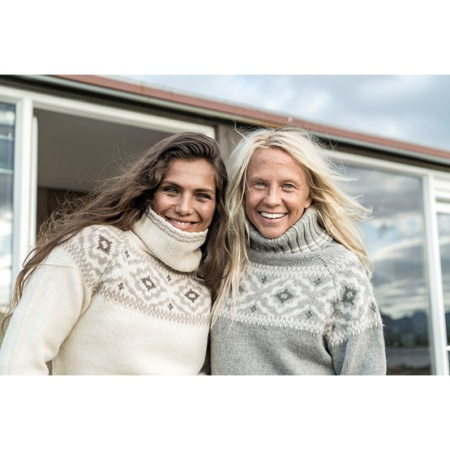 Свитер Devold Ona round