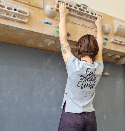 Футболка Birds and Blokes ESC