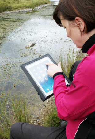 Чехол AQUAPAC Trailproof iPad Case