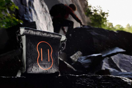 Сумка герметичная AQUAPAC Medium Stormproof Camera Pouch